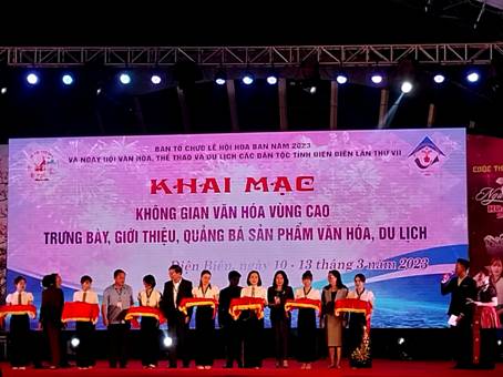 Sơn La tham gia “Không gian văn hoá vùng cao, trưng bày, giới thiệu, quảng bá sản phẩm văn hoá du lịch” tại Lễ hội Hoa Ban năm 2023 và Ngày hội Văn hoá, Thể thao, Du lịch tỉnh Điện Biên lần thứ VII